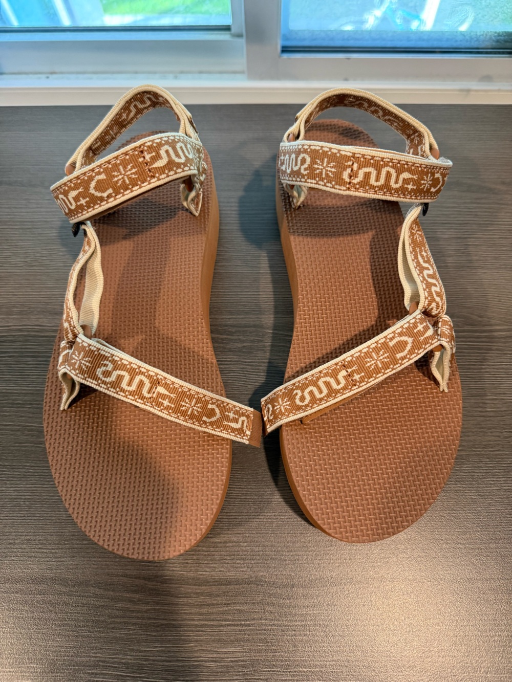 Teva Women's Flatform Universal Sandal Size 11 ***Like New***